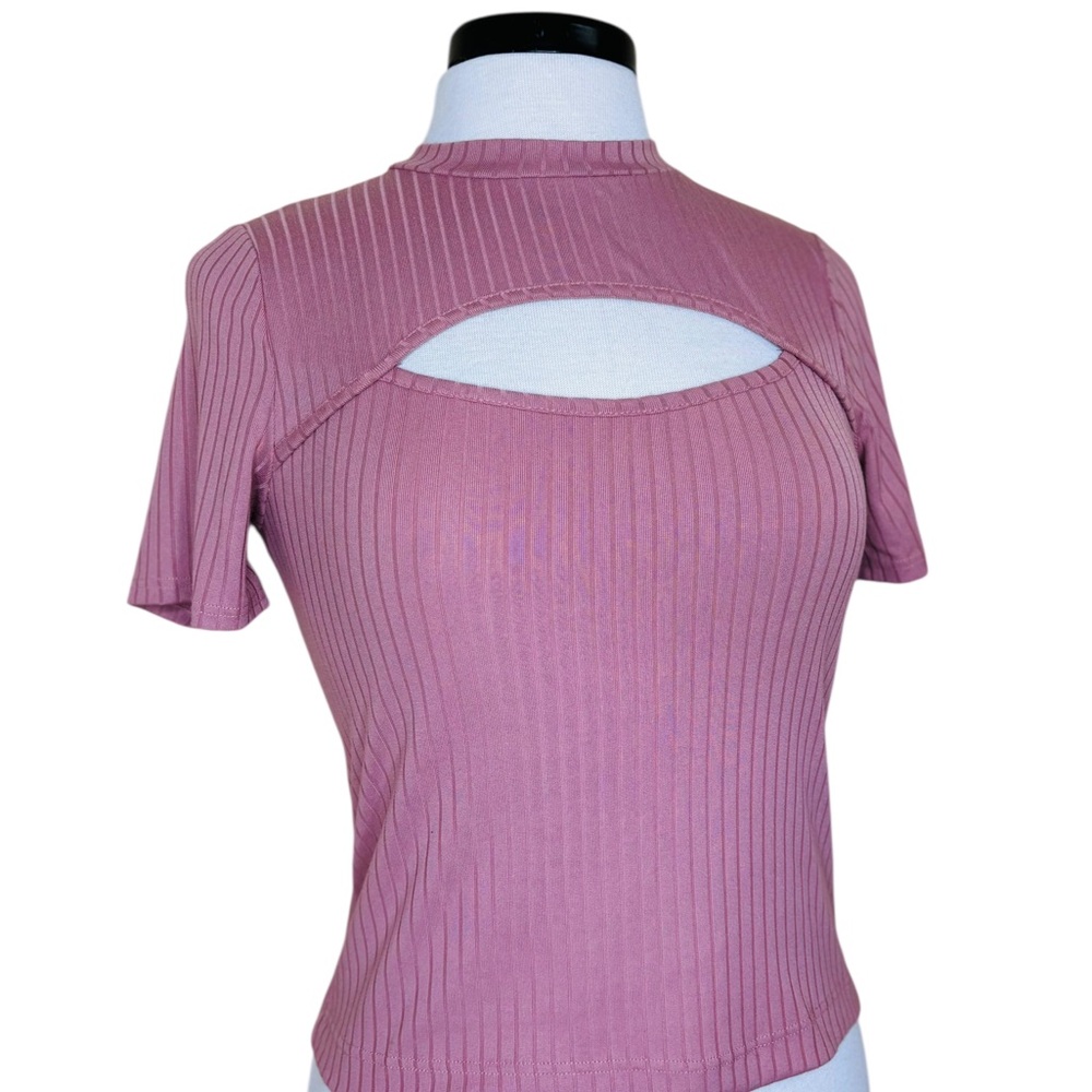 Elegant Mauve Ribbed Cut-Out Tee